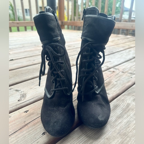 Black buckled booties - Picture 2 of 5